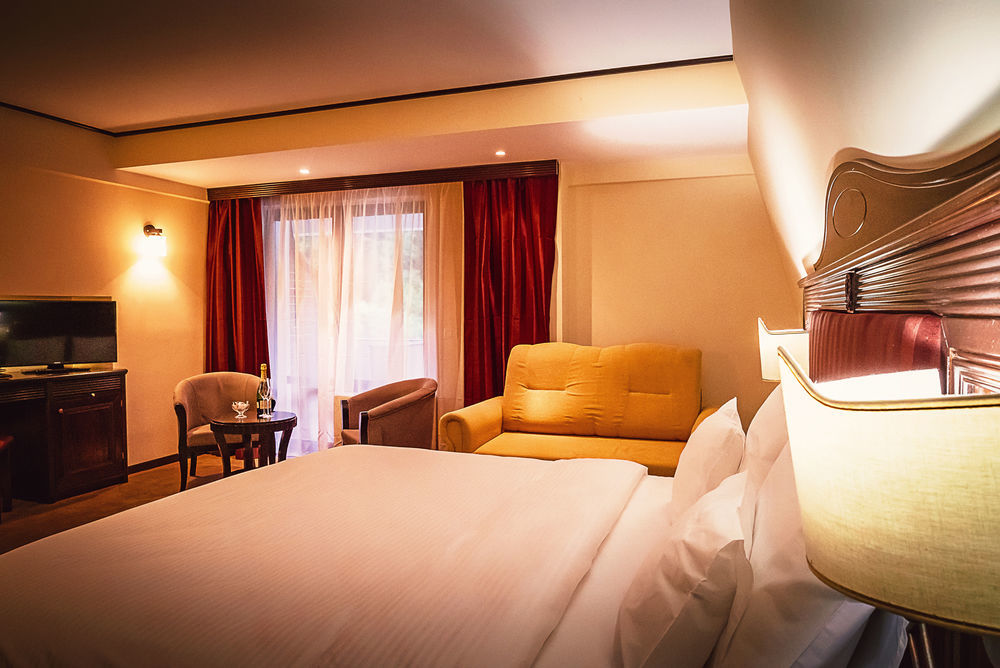 Perla Hotel สลานิก-มอลโดวา ภายนอก รูปภาพ